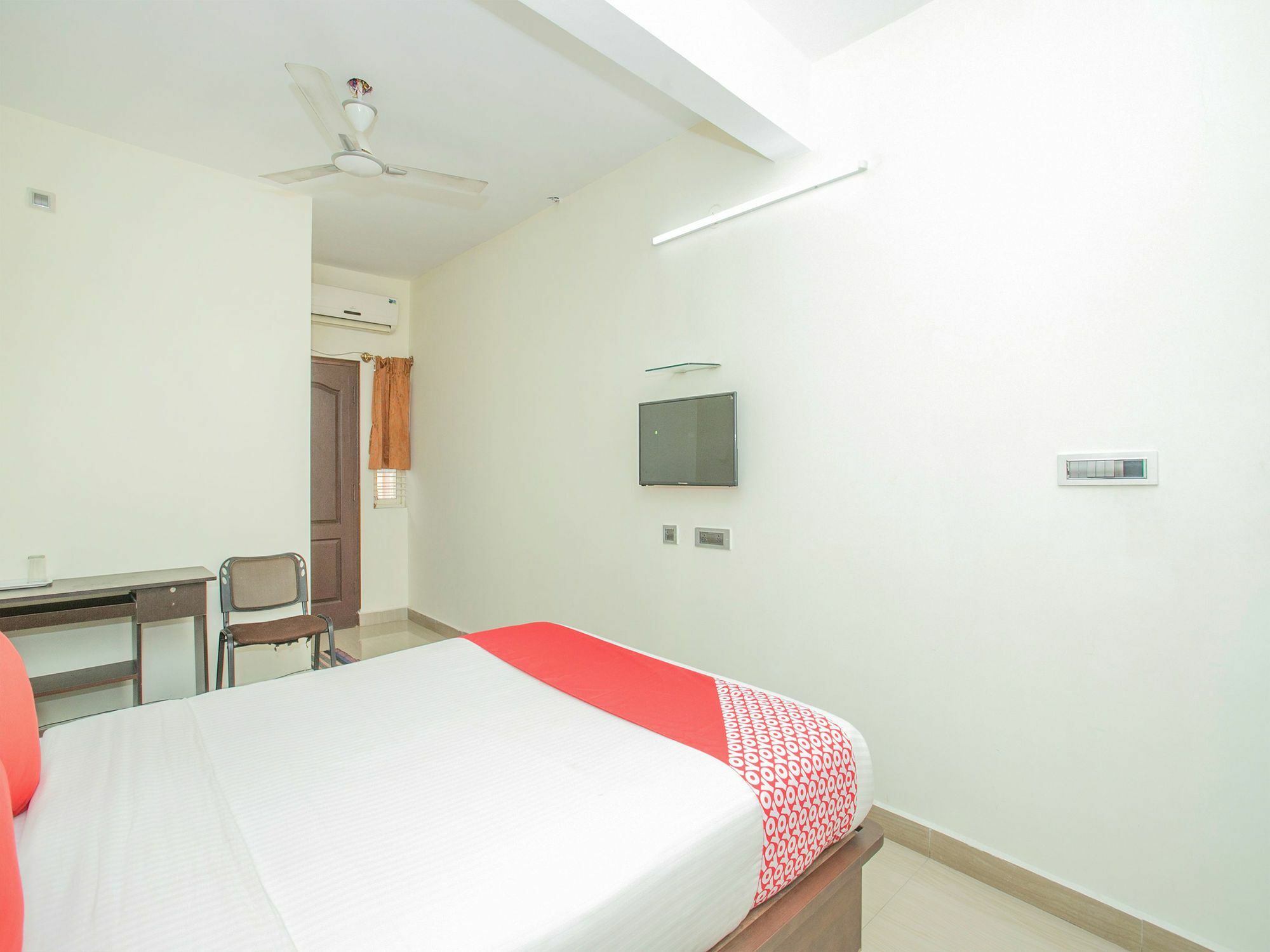 Oyo 13170 Victory Suites Bangalore Esterno foto