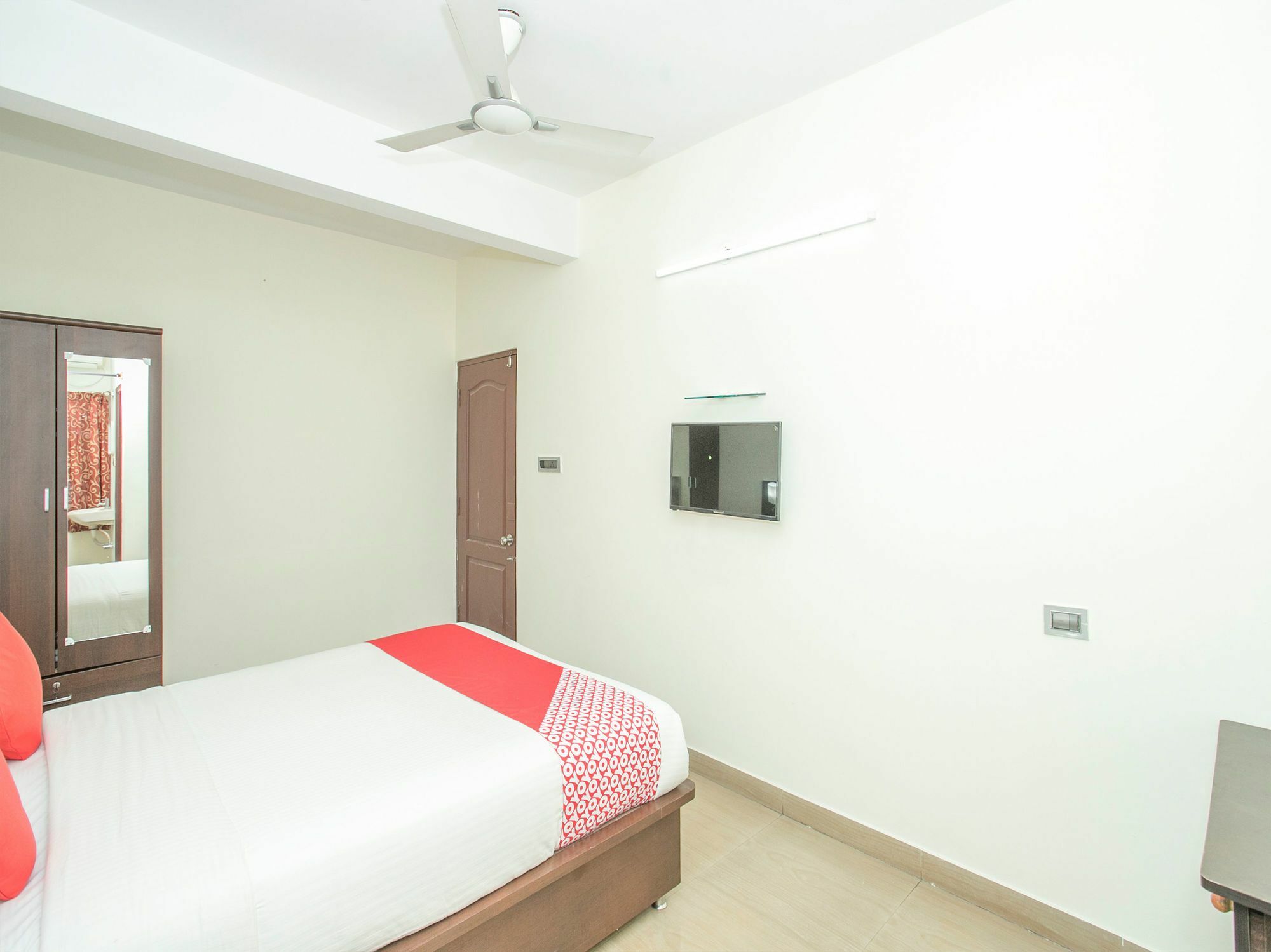 Oyo 13170 Victory Suites Bangalore Esterno foto
