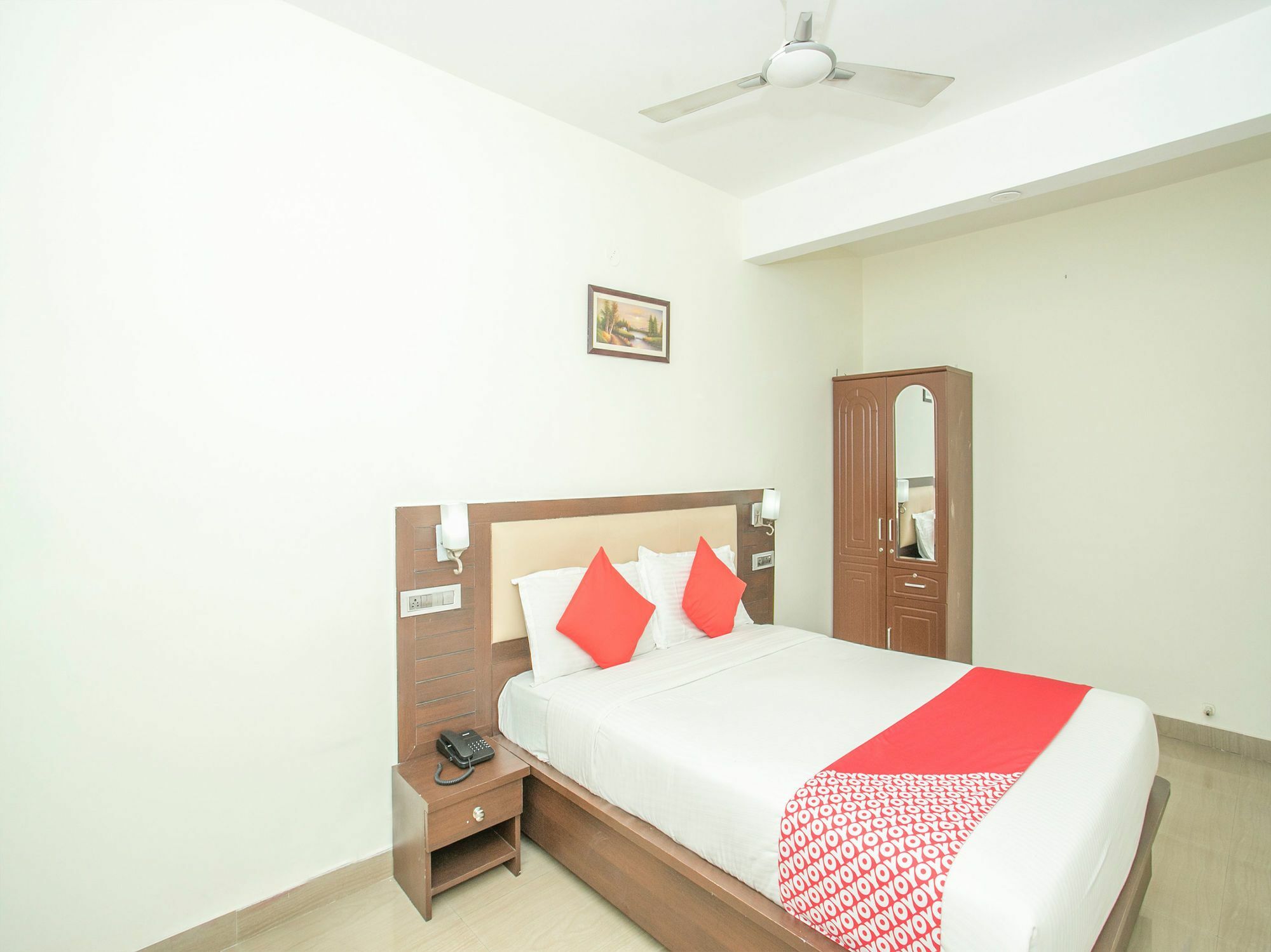 Oyo 13170 Victory Suites Bangalore Esterno foto