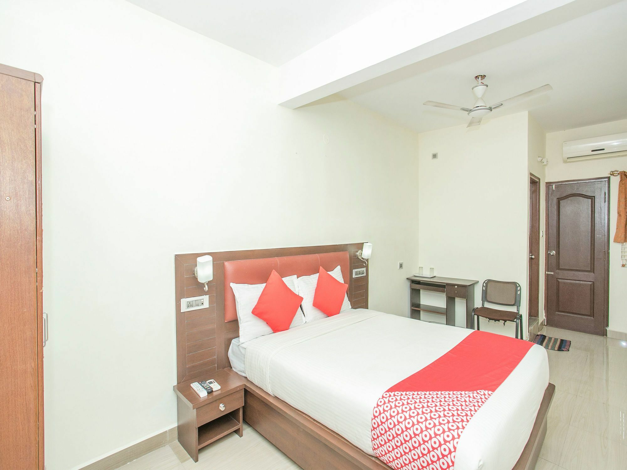 Oyo 13170 Victory Suites Bangalore Esterno foto